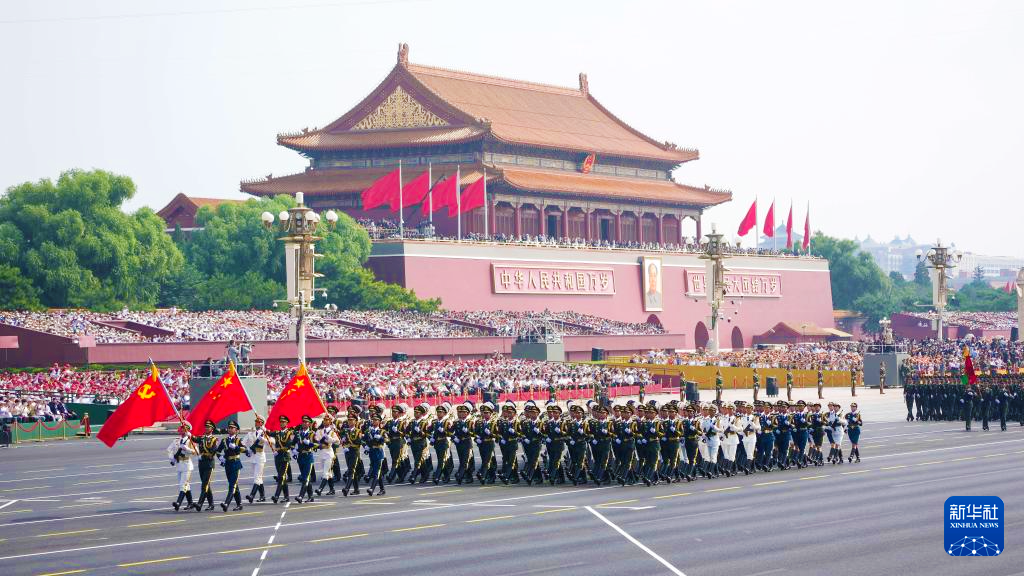 銘記榮光，凝聚力量丨恒益集團組織集中收看抗戰勝利80周年閱兵盛況